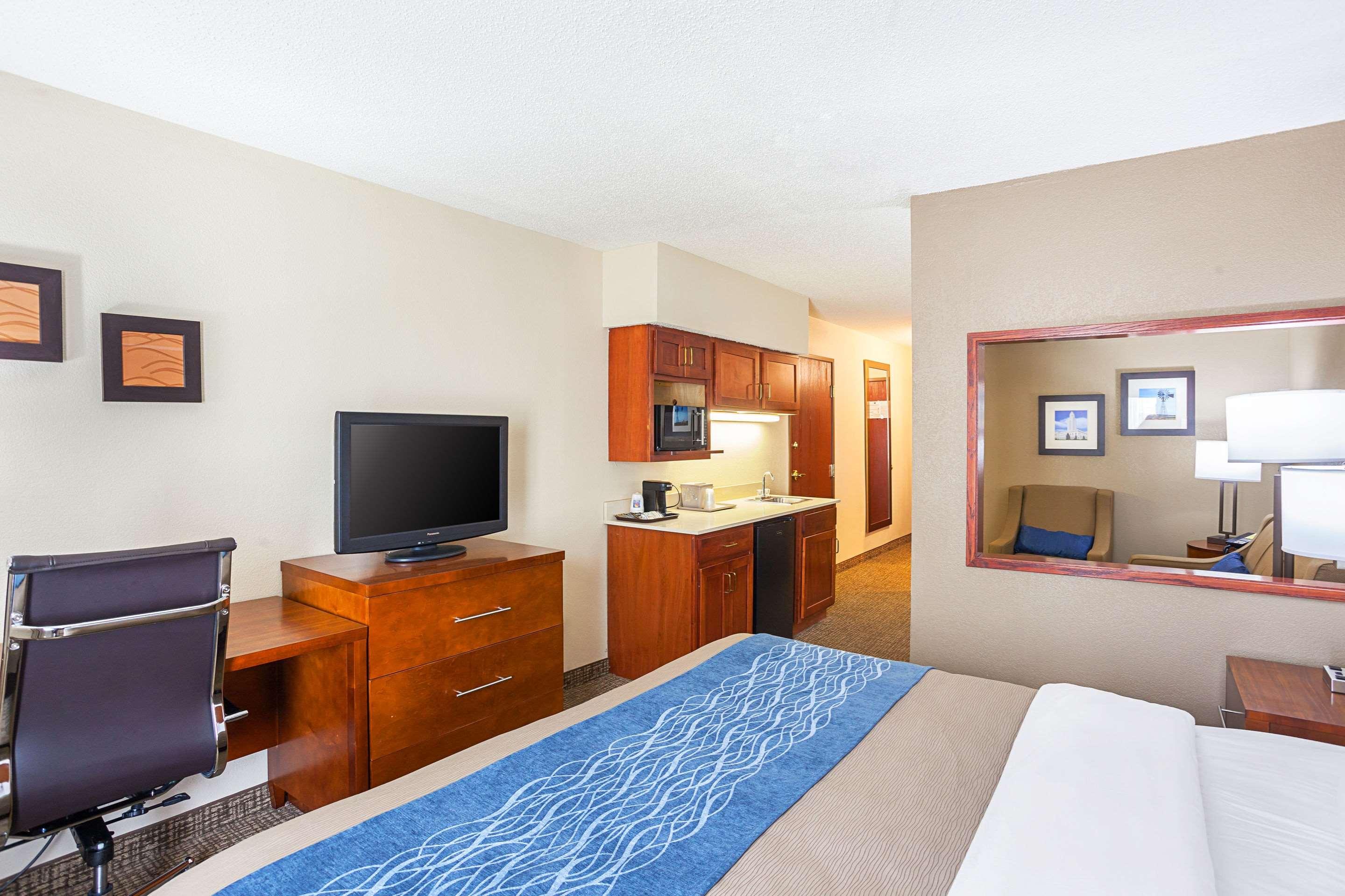 SUITE, KING BED