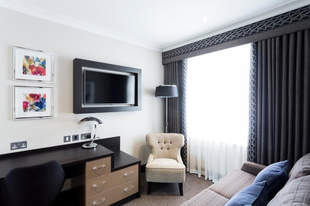 THE WESTBOURNE HYDE PARK 31/35