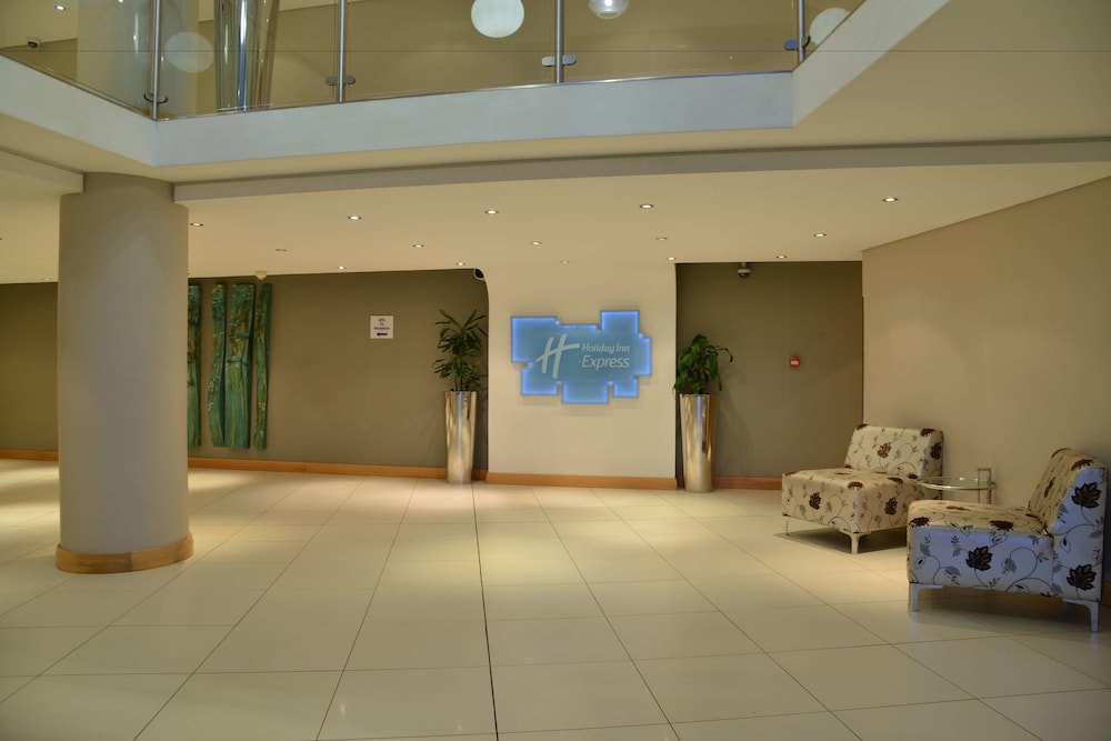 HOLIDAY INN EXPRESS DURBAN - UMHLANGA 18/83