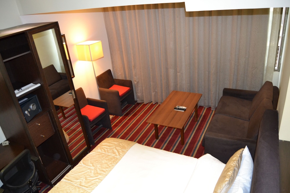 THE J HOTEL AND SPA 11/27