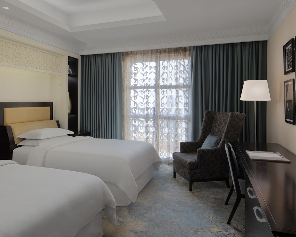 Sheraton Sharjah Beach Resort Spa 21/58