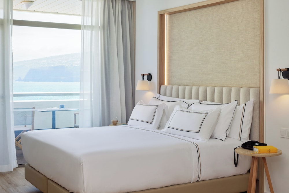 The Level, Junior Suite, Queen Bed, Sea Front