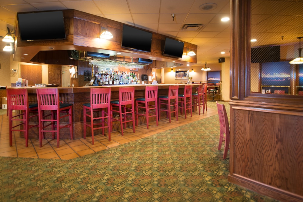 Crossroads Hotel Huron Event Center 34/50