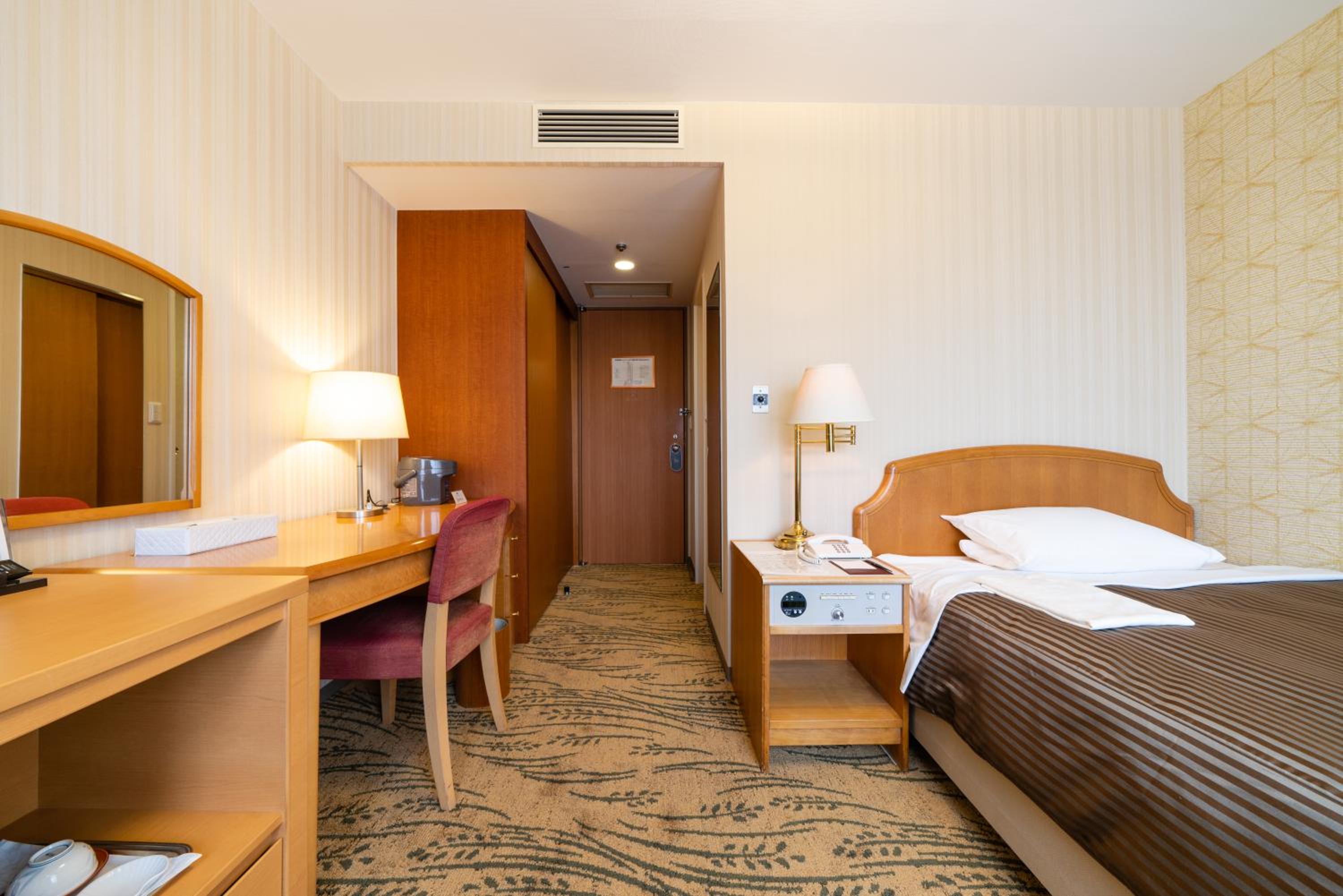 Semi Room, Semi Double Bed, Smoking
