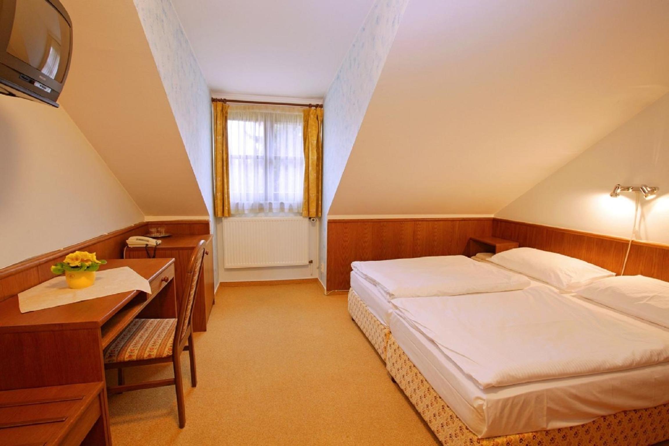 Floret Hotel 5/50