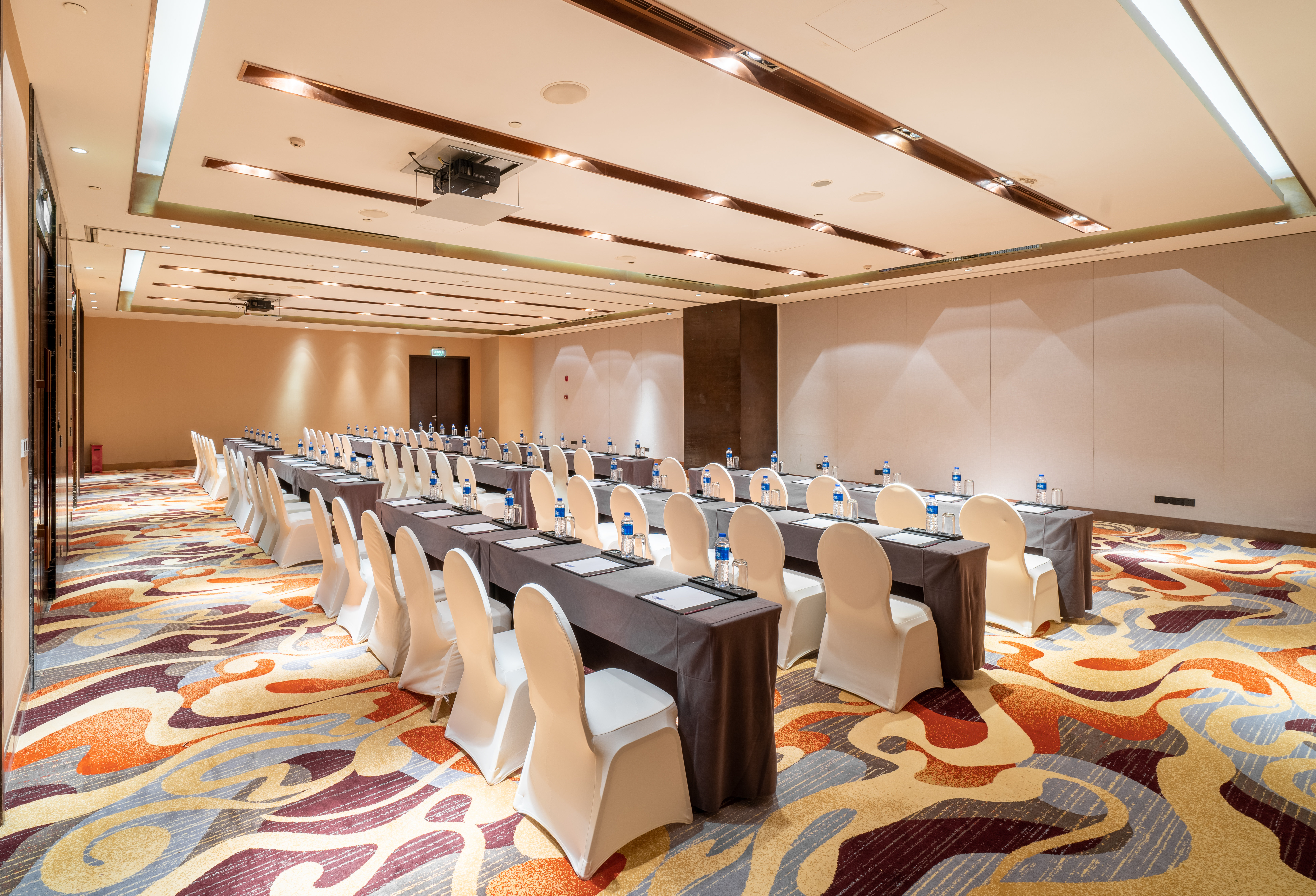 CROWNE PLAZA WUXI TAIHU 67/76