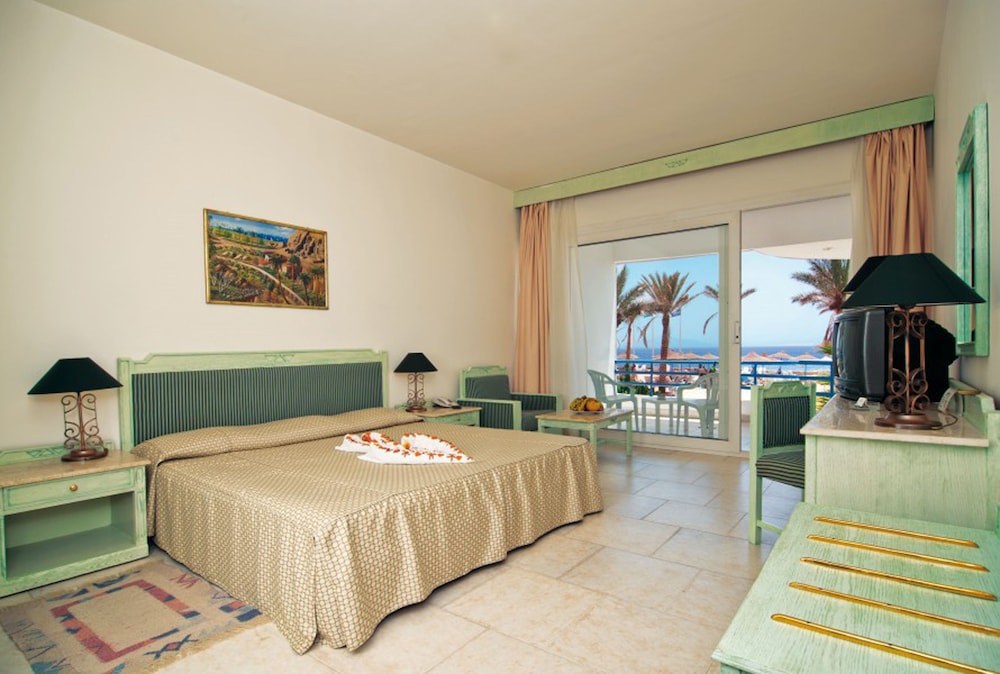 Queen Sharm Resort 9/50