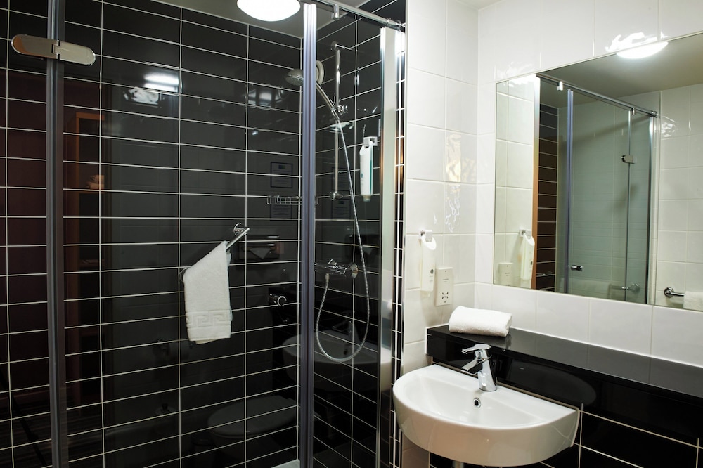 Holiday Inn Express Manchester Airport 71/74