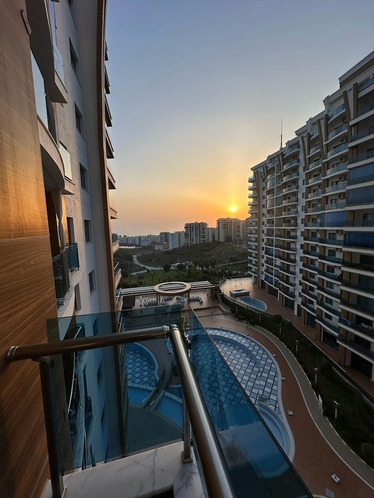 Azura Park Tourism Complex 38/75