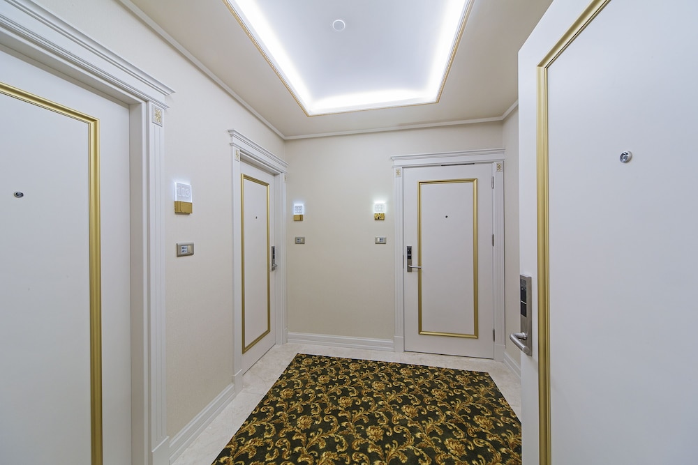 Grand Naki Hotel 22/44