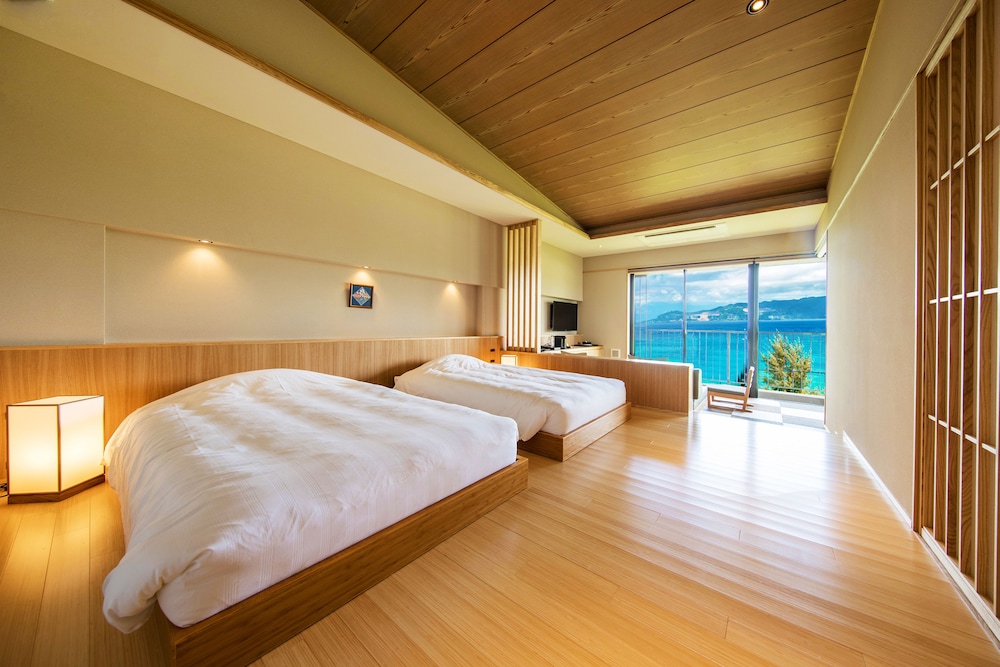 SUITE, SEA VIEW