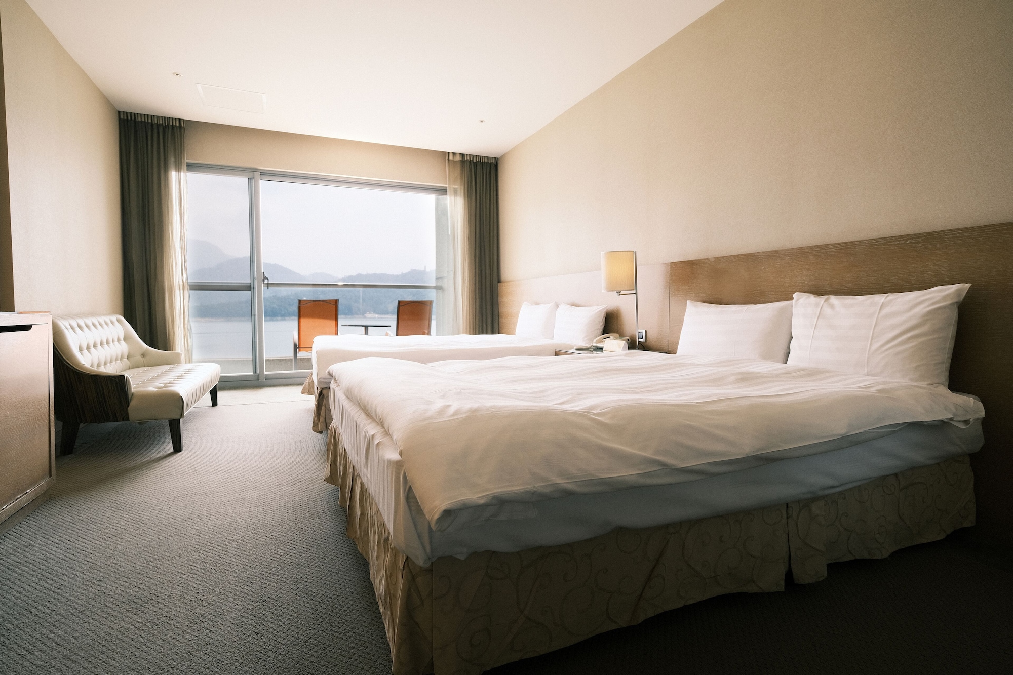 ROOM, QUADRUPLE, LAKE VIEW