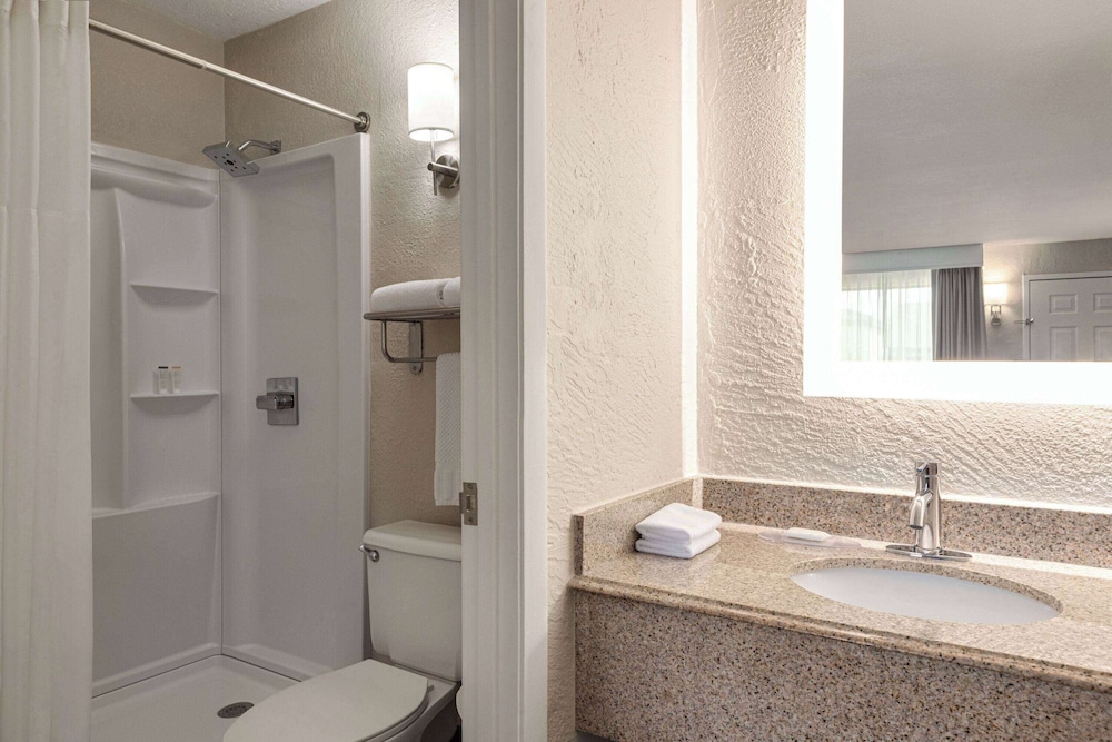 Mai Hana Hotel and Suites International Drive 54/55
