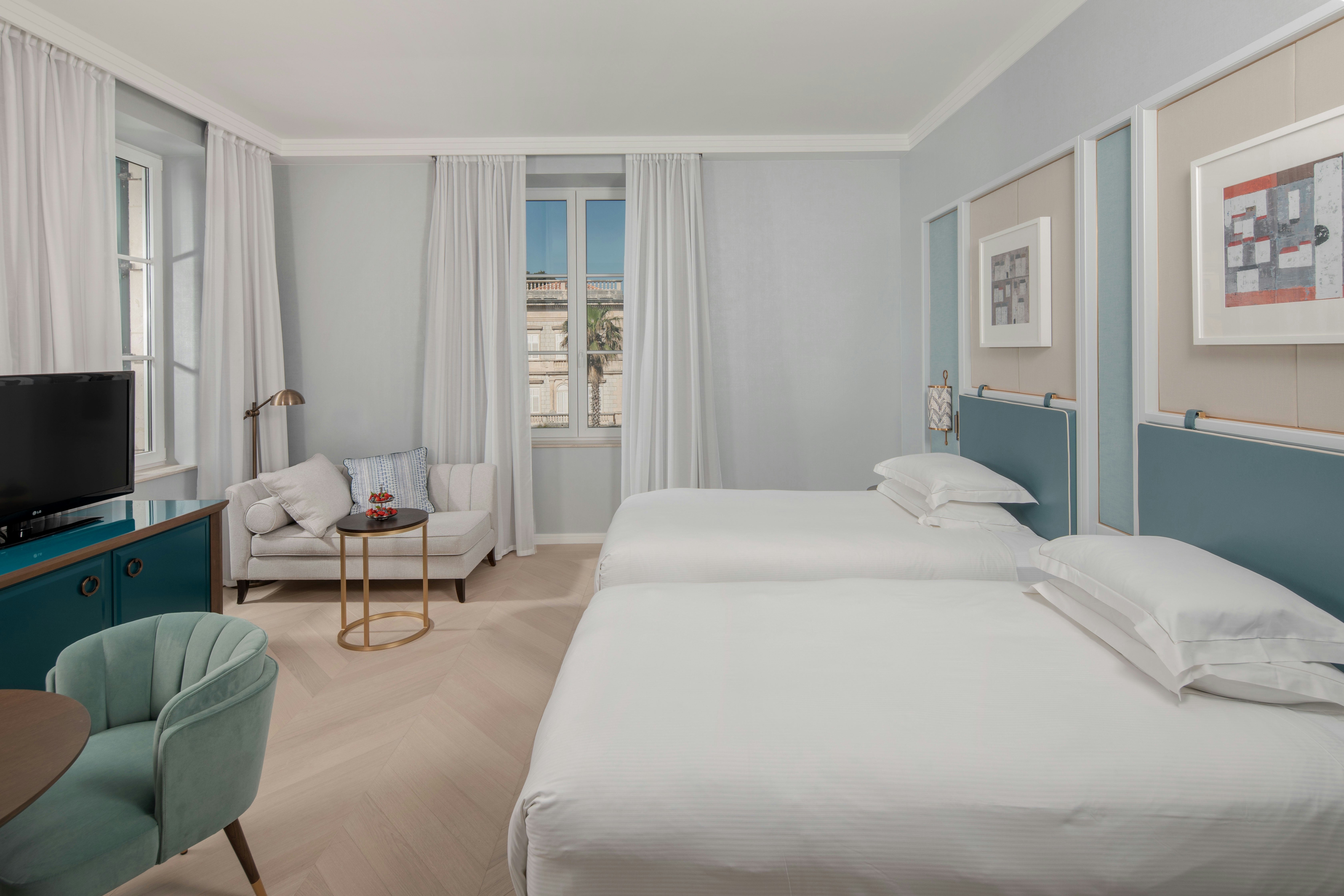 EXECUTIVE, TWIN BEDS
