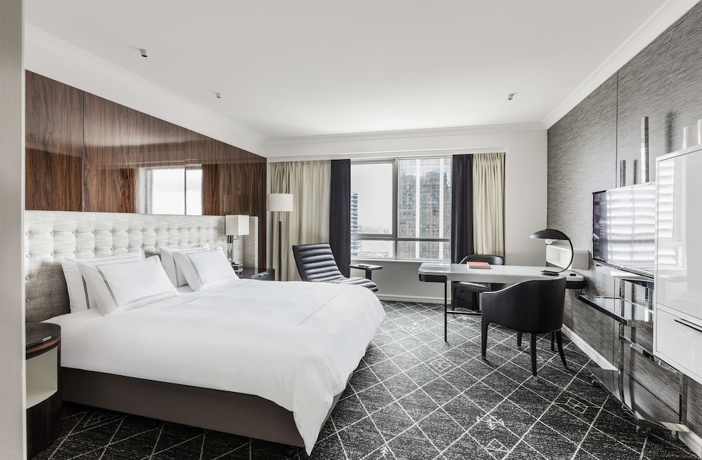 PREMIER, KING BED