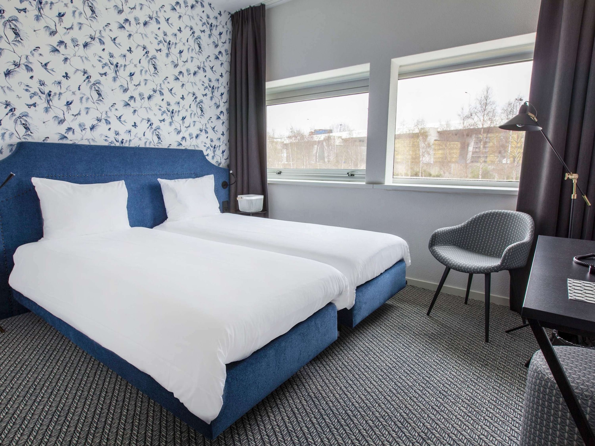 COMFORT, TWIN BEDS