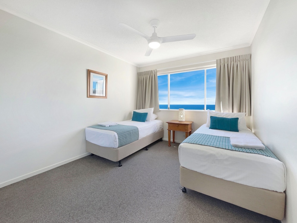 3 BEDROOMS, APARTMENT, OCEAN VIEW