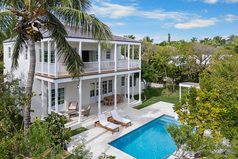 Pink Sands Resort 4/50
