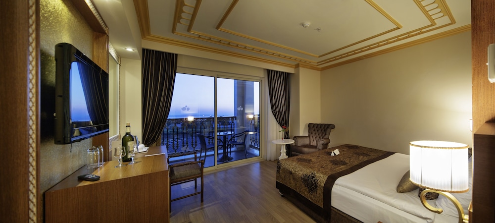 Diamond Excellence Resort & Spa 20/65