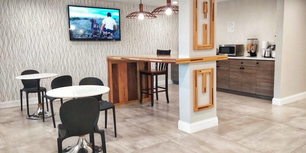 Arya Inn & Suites 26/30