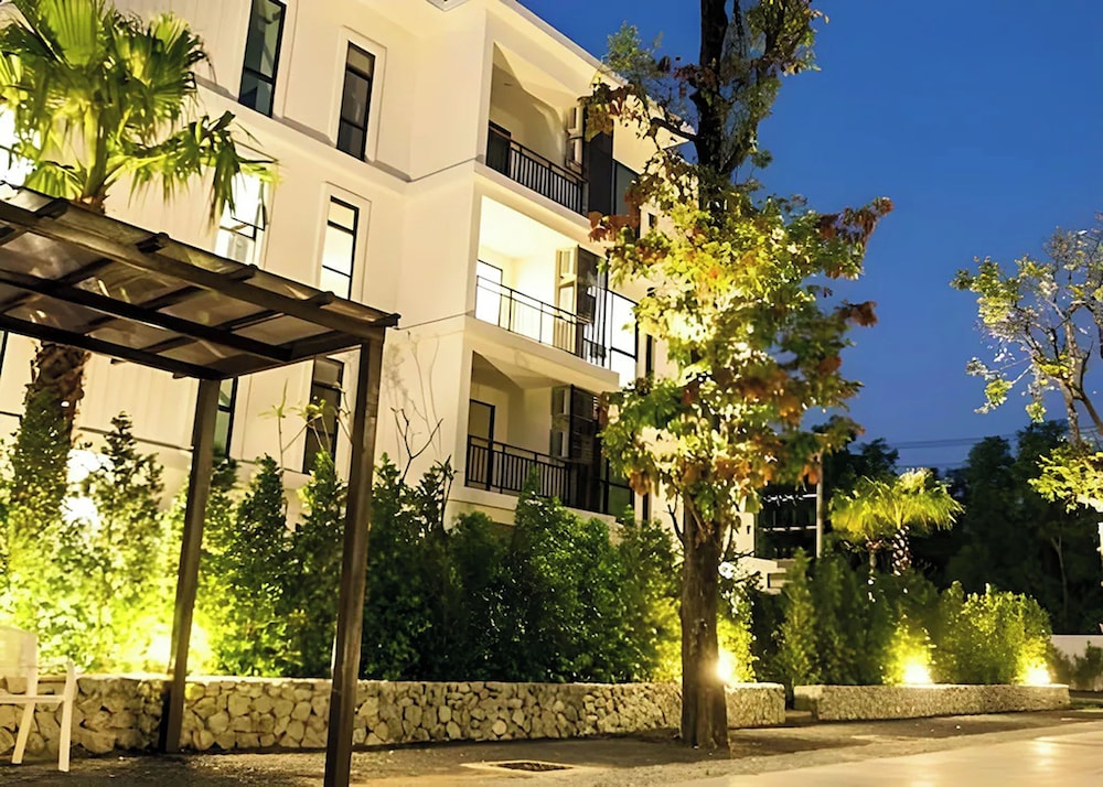 The Title Beach Front 62/69
