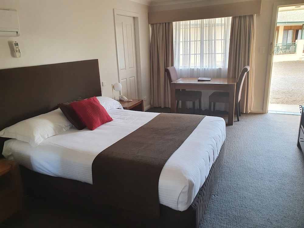 Mcnevins Tamworth 13/37