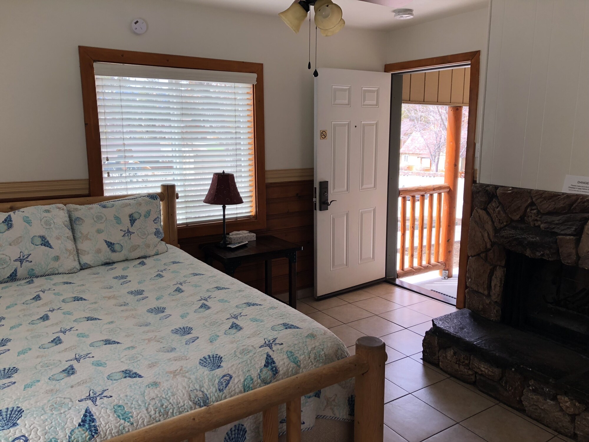 Studio, Cabin, Queen Bed, Mountain View, Private Bathroom, Kitchen