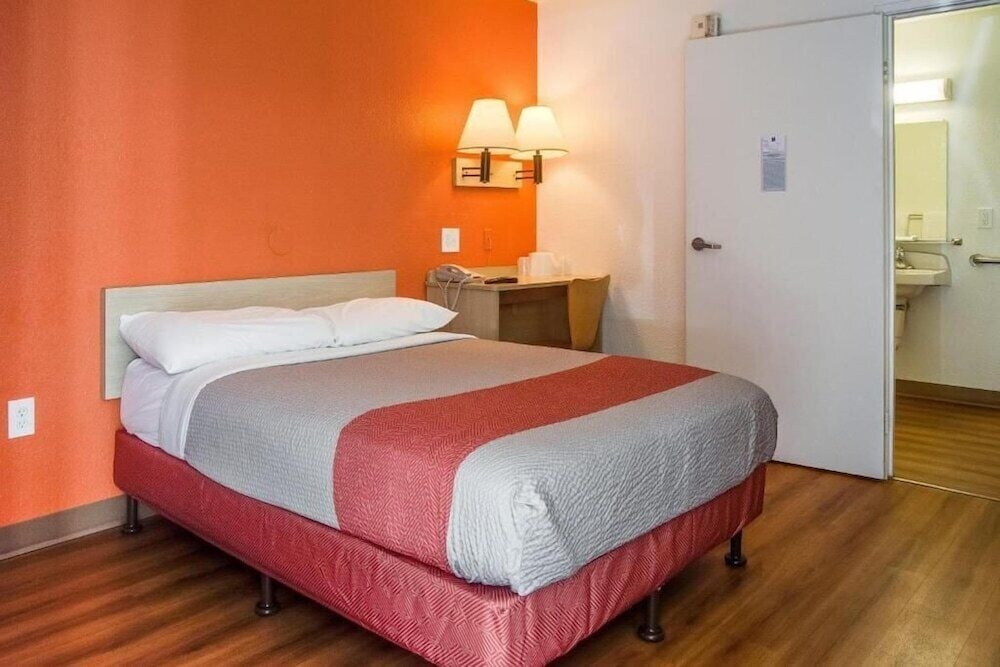 Motel6 Kelso, WA - Mt. St. Helens 30/45