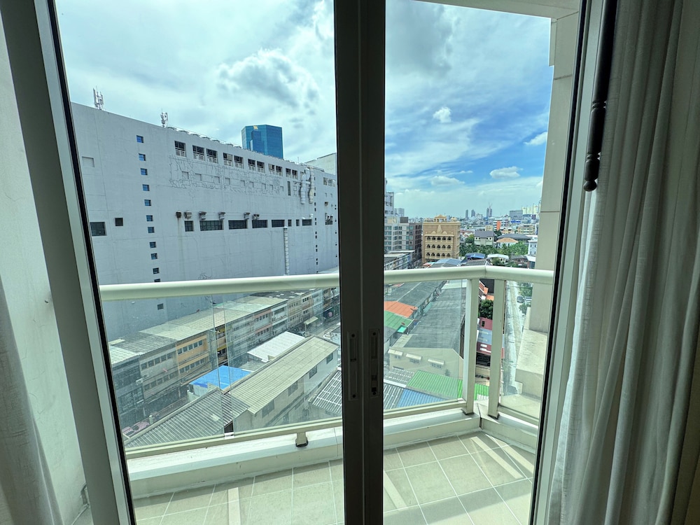 The Narathiwas Hotel and Residence Sathorn Bangkok 35/63