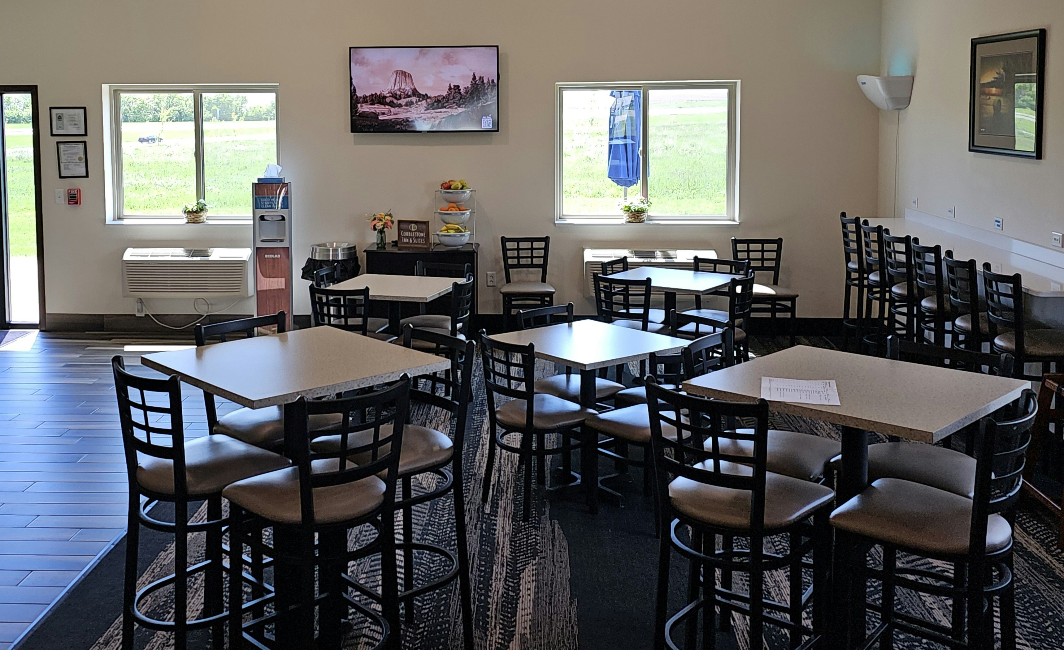 Cobblestone Inn & Suites Manchester 15/17