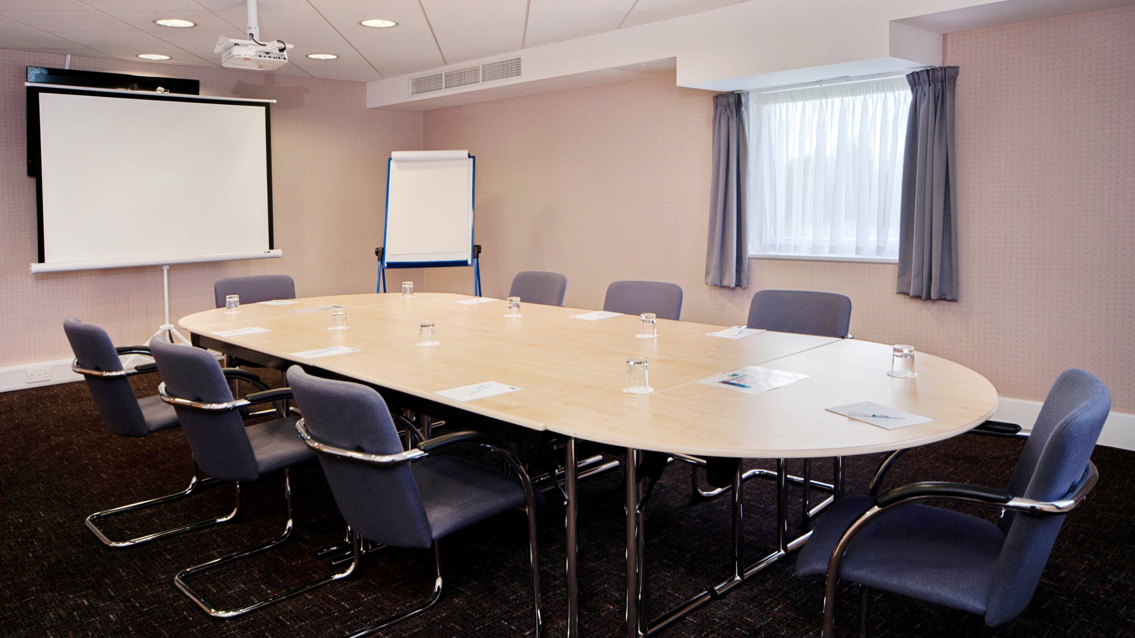 Holiday Inn Express London Epsom Downs 55/69