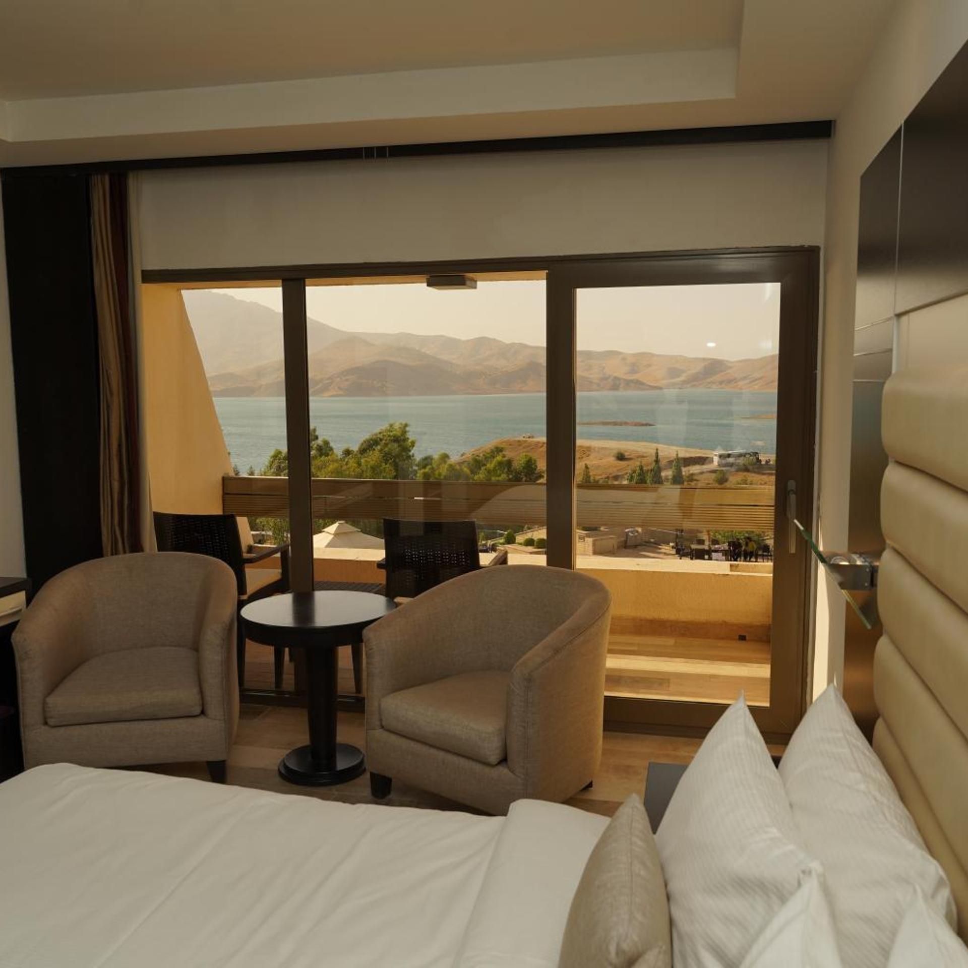 Ashur Hotel 22/63