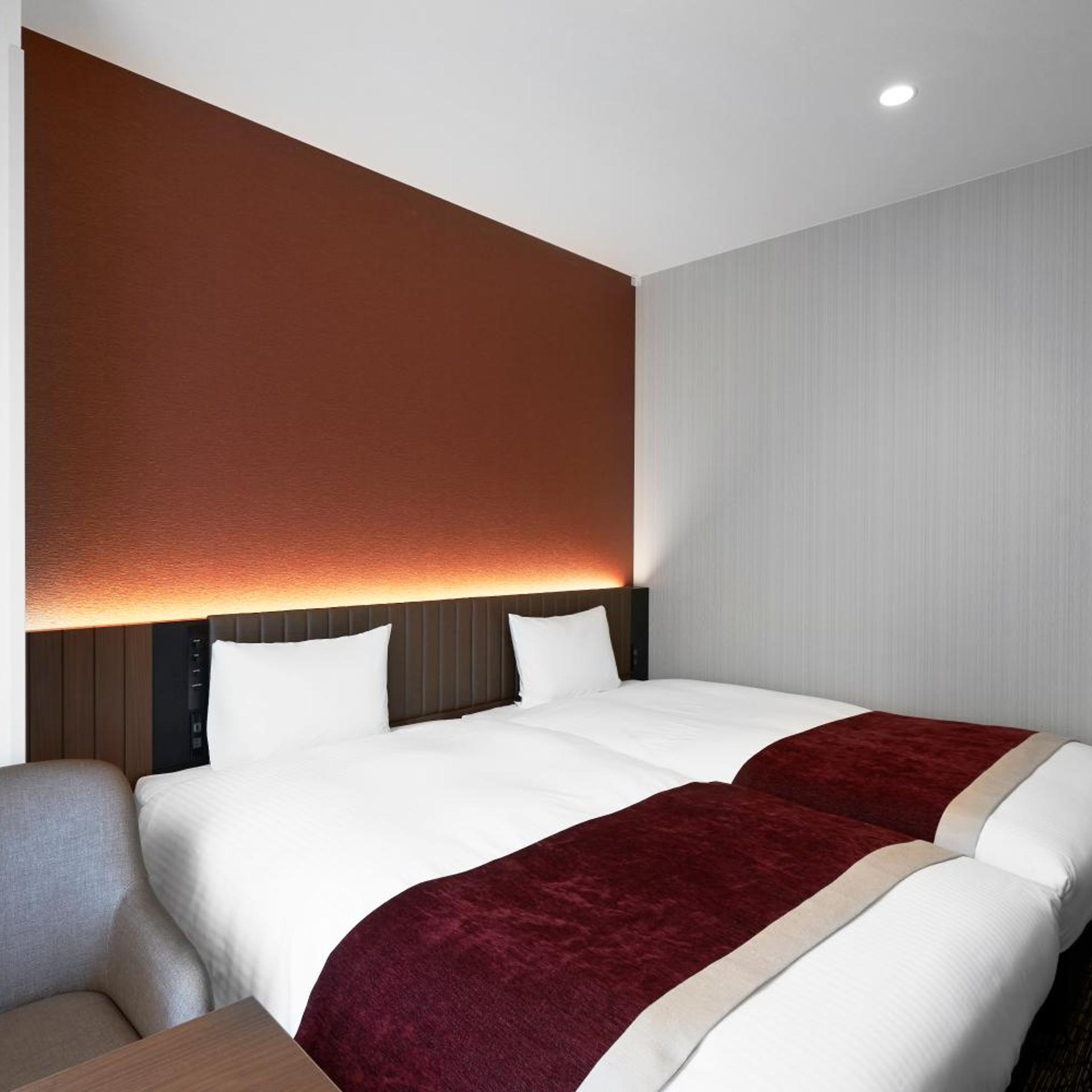 Hollywood, Twin Beds, Smoking