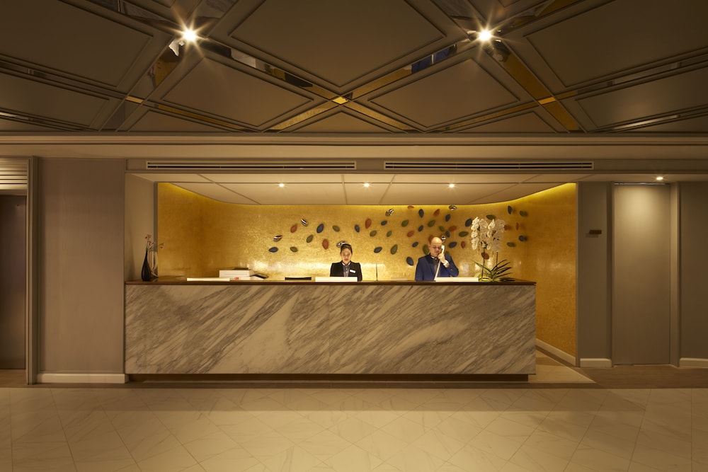 The Quarter Ploenchit by UHG 8/50
