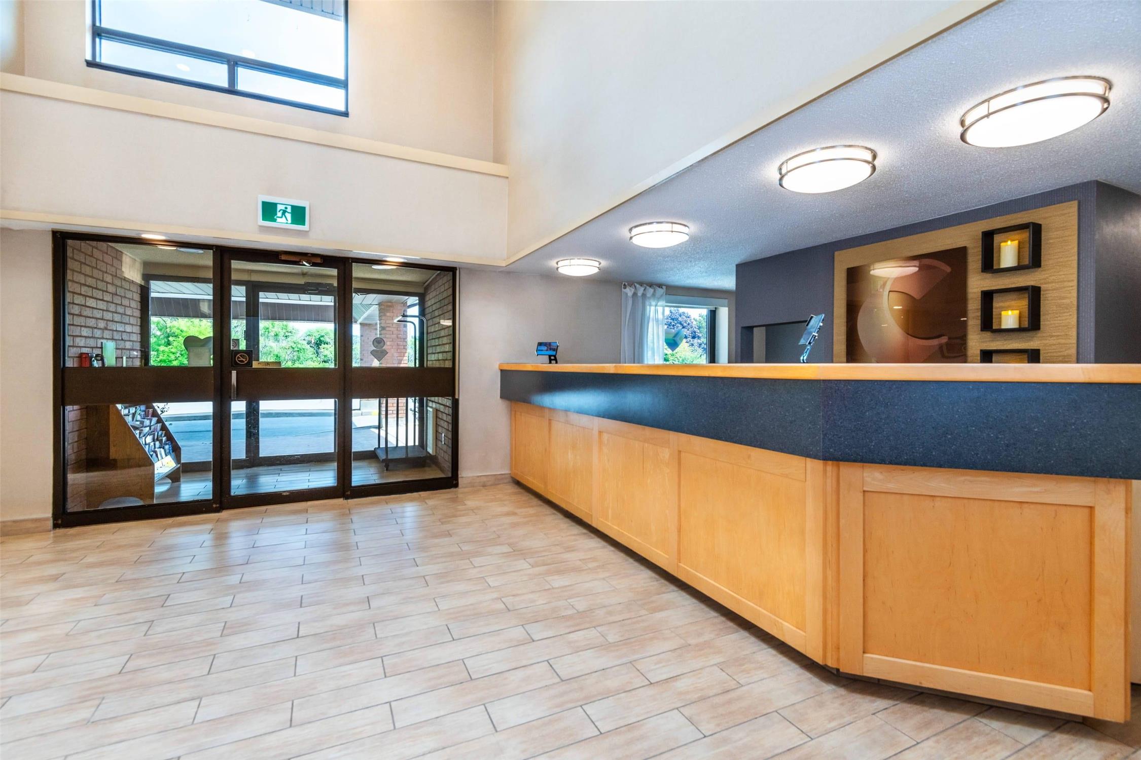 Comfort Inn Kingston - Highway 401 3/7