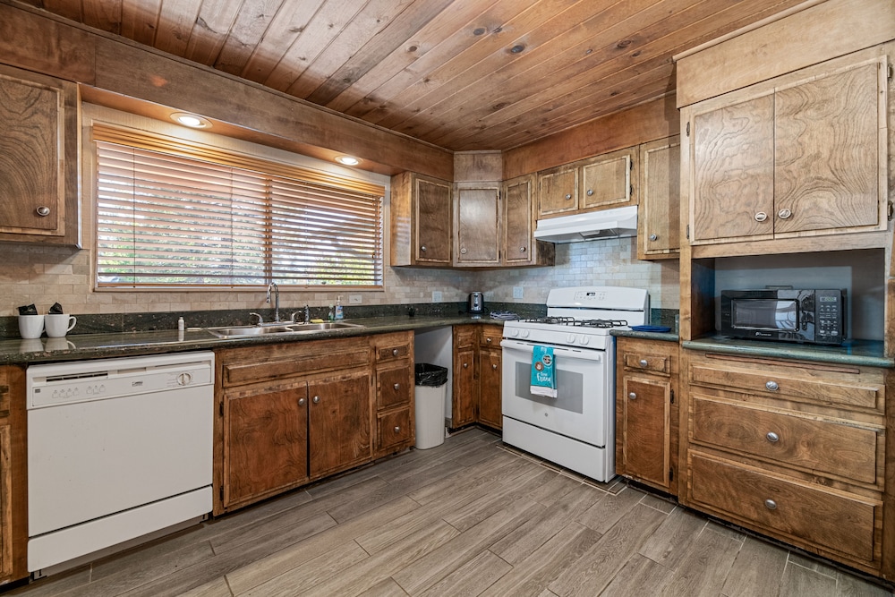 Big Bear Lakefront Lodge 7/50