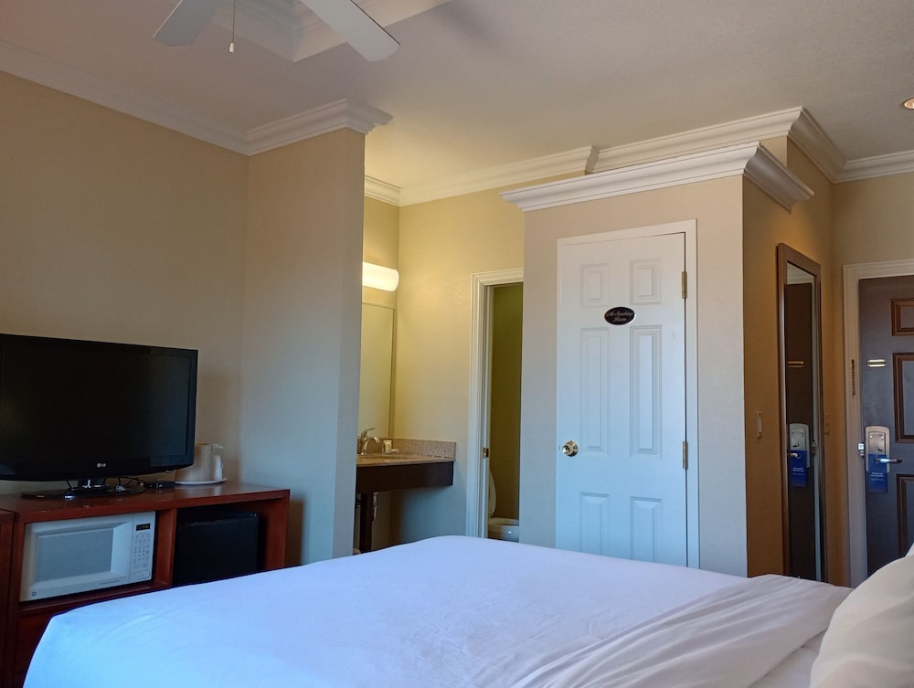 Northwest Expressway Hotel Oklahoma 10/31