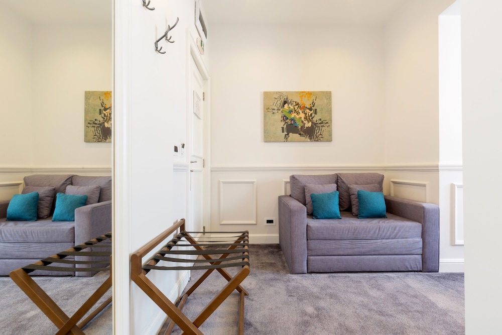 Public House Hotel 30/50
