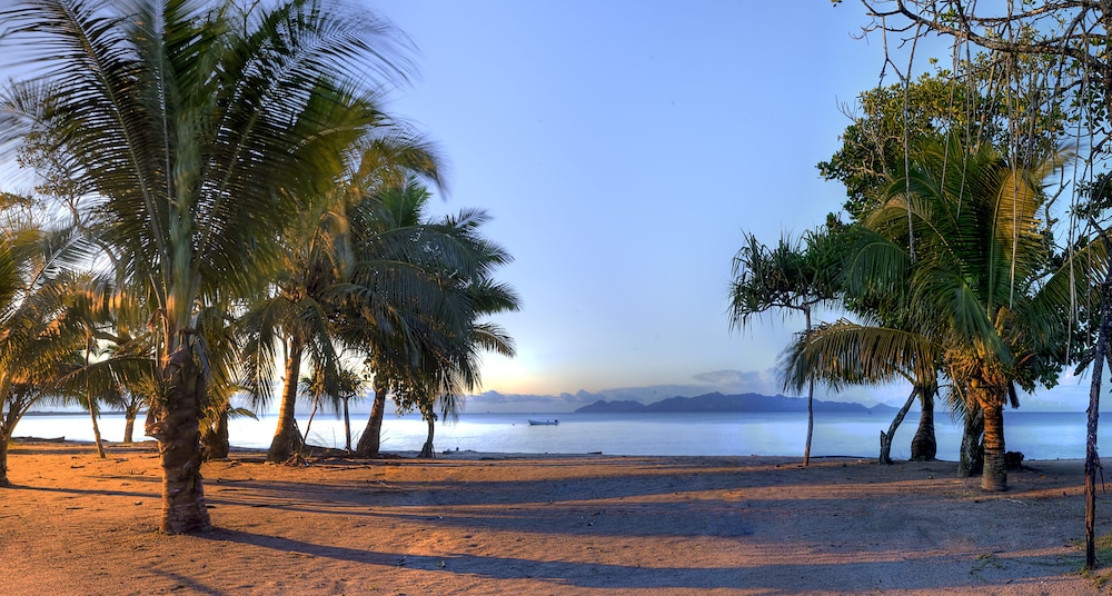 Uprising Beach Resort 64/72