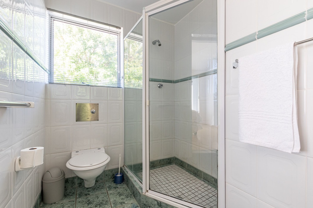 غرفة كلاسيكية ثلاثية بسرير كوين وسرير فردي بإطلالة على البحيرة، Admiralty B&B 4/4