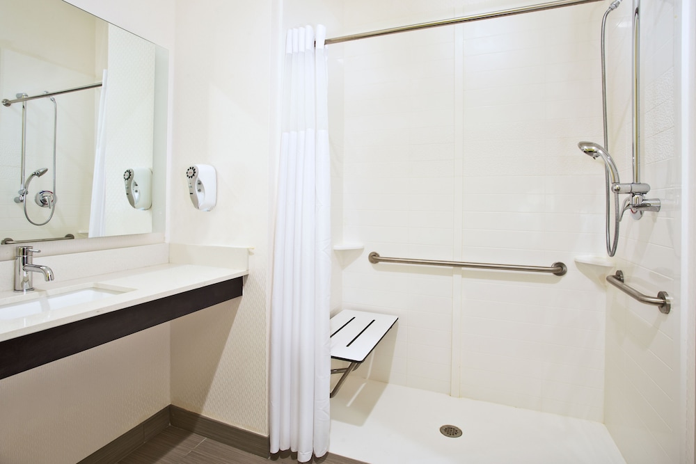 Holiday Inn Express & Suites Ann Arbor West, an IHG Hotel 41/43