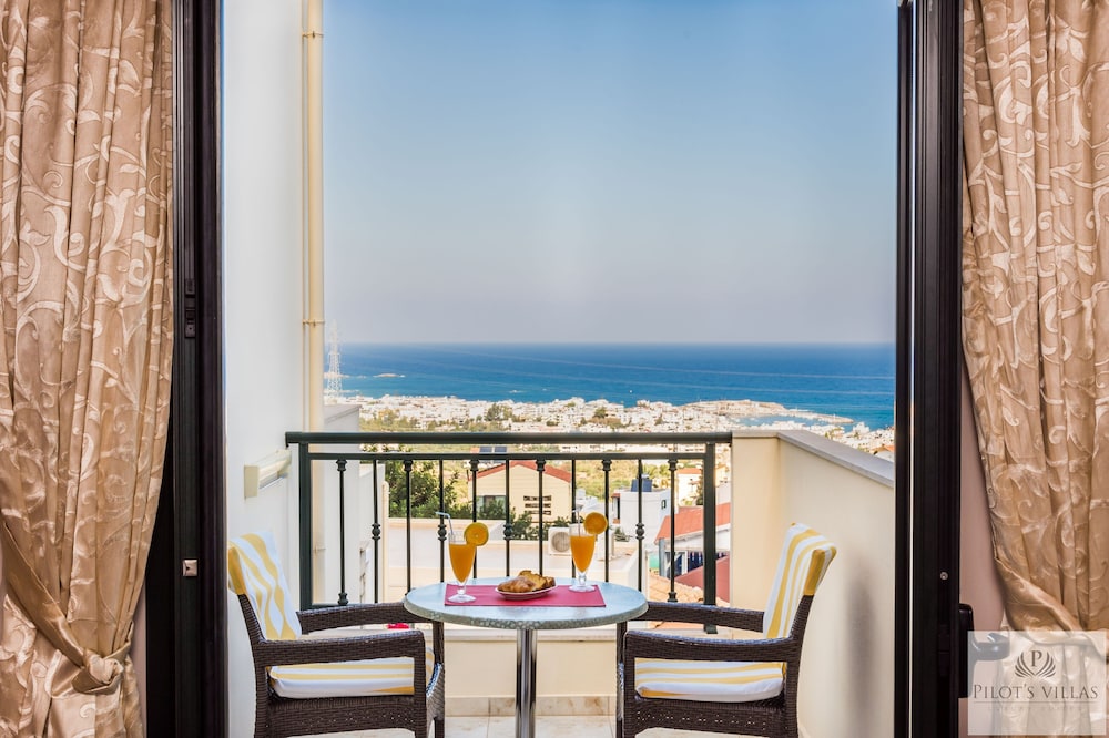 Pilots Villas Luxury Suites 36/48