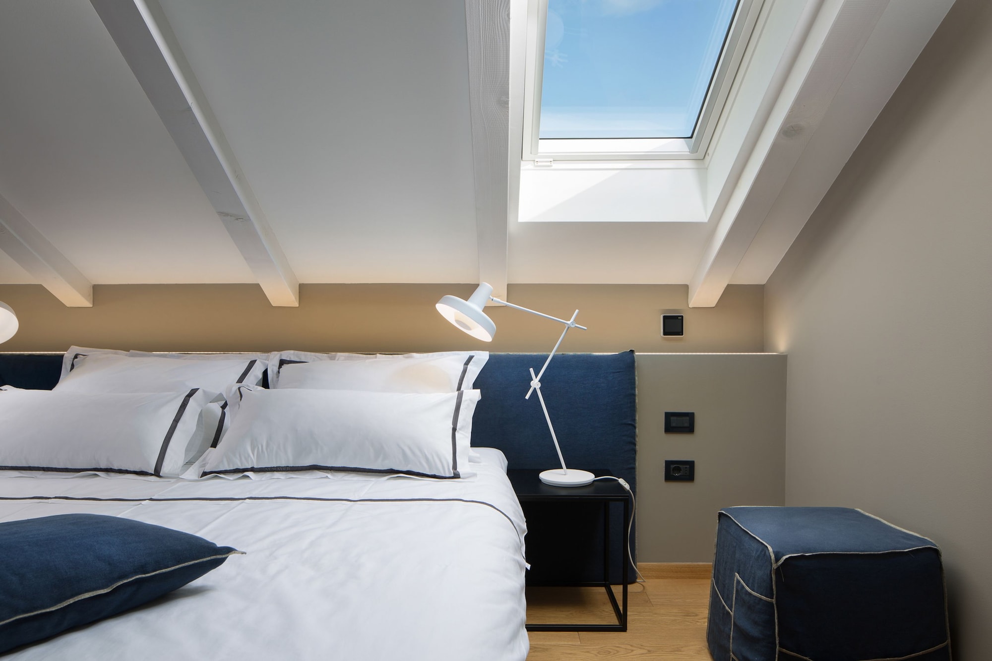 MEZZANINE, DELUXE, KING BED, SOFA