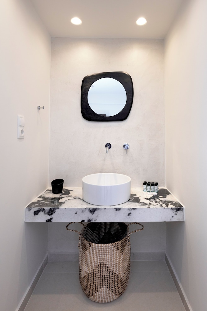La Stella Suites 56/64
