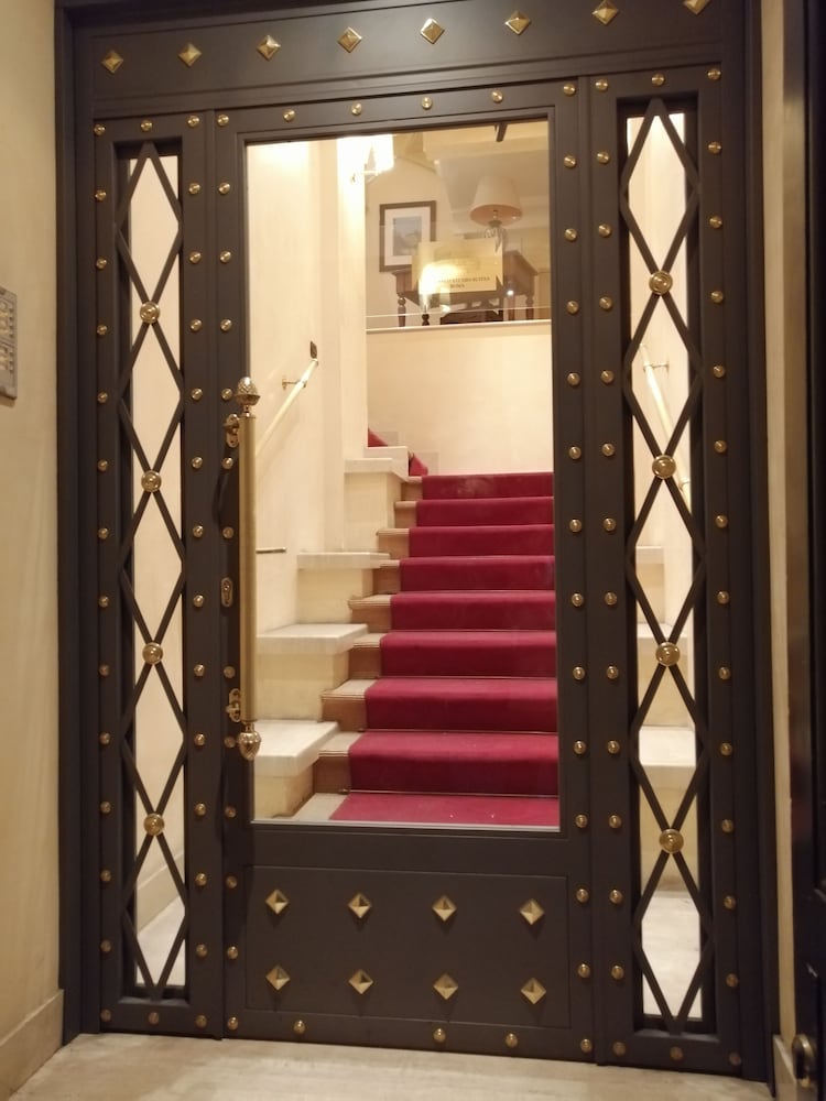 COLOSSEO STUDIO SUITES 2/17