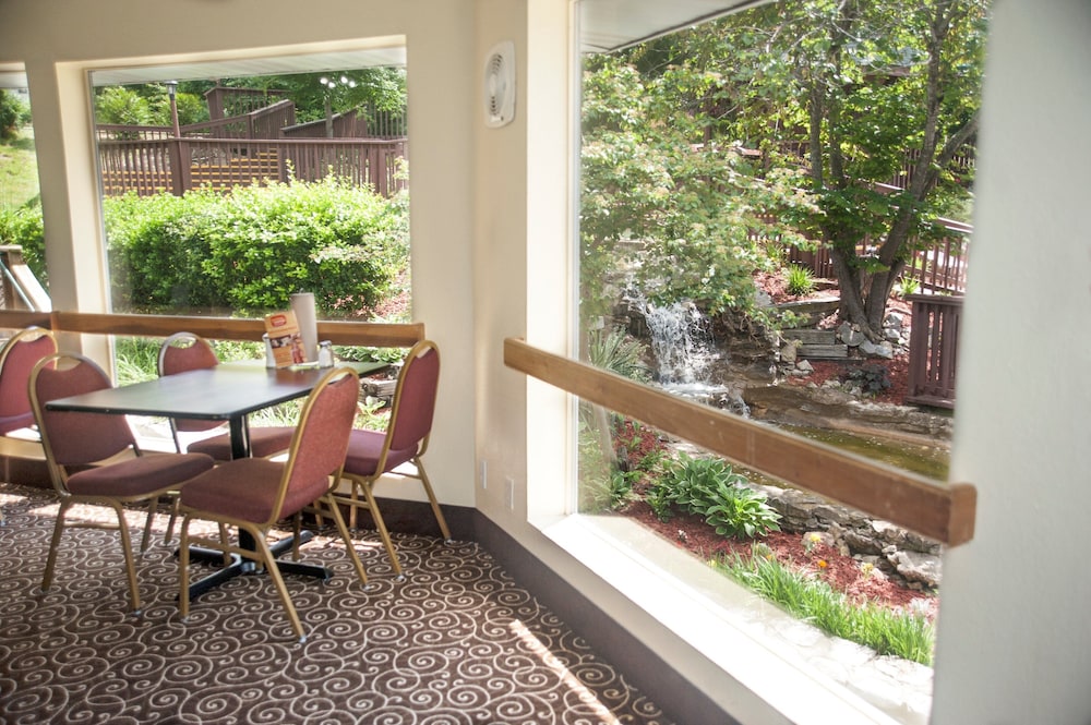 Stone Castle Hotel Conference Center 45/54