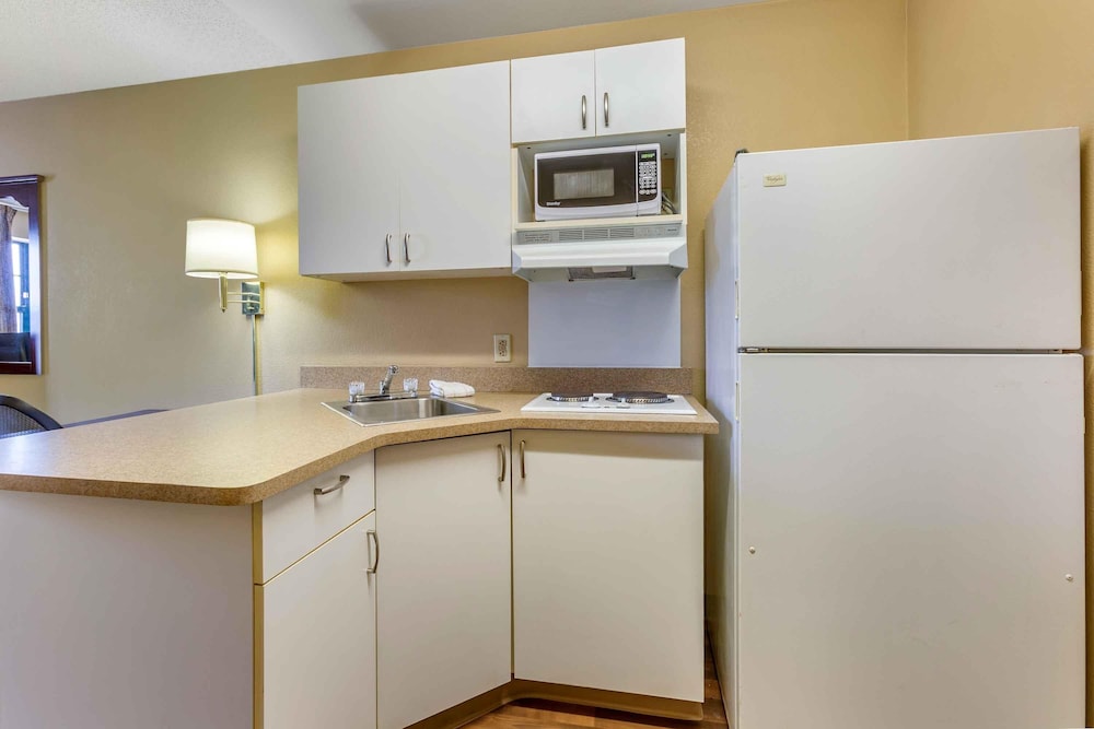 Extended Stay America Phoenix - Deer Valley 48/48
