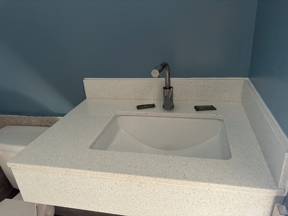 Budget Inn Express 16/16