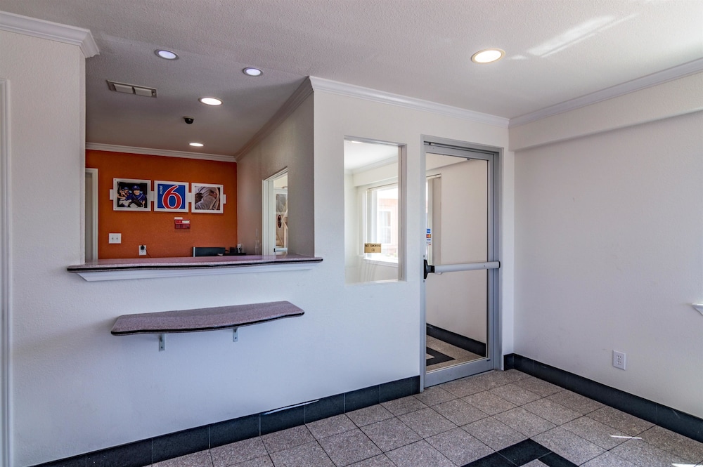 Lobby at Motel6 Azle, TX, AZLE - TX
