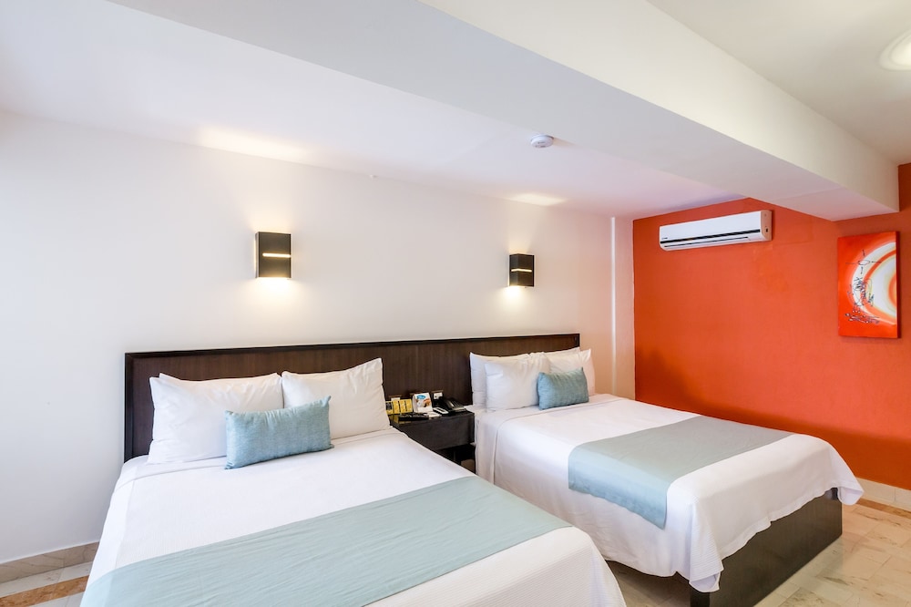 ROOM, QUADRUPLE